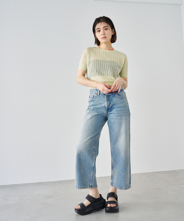 メガ クラッシュ サンダル 着用イメージ 写真