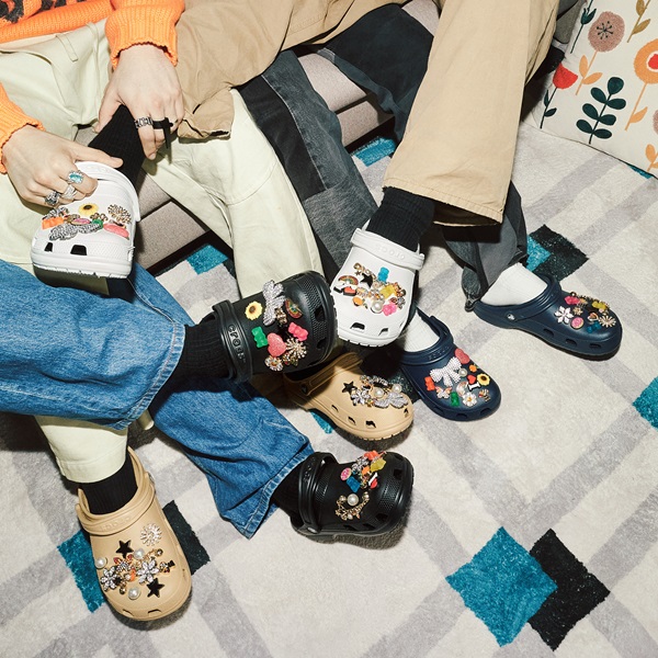 クラシッククロッグ着用イメージ 写真