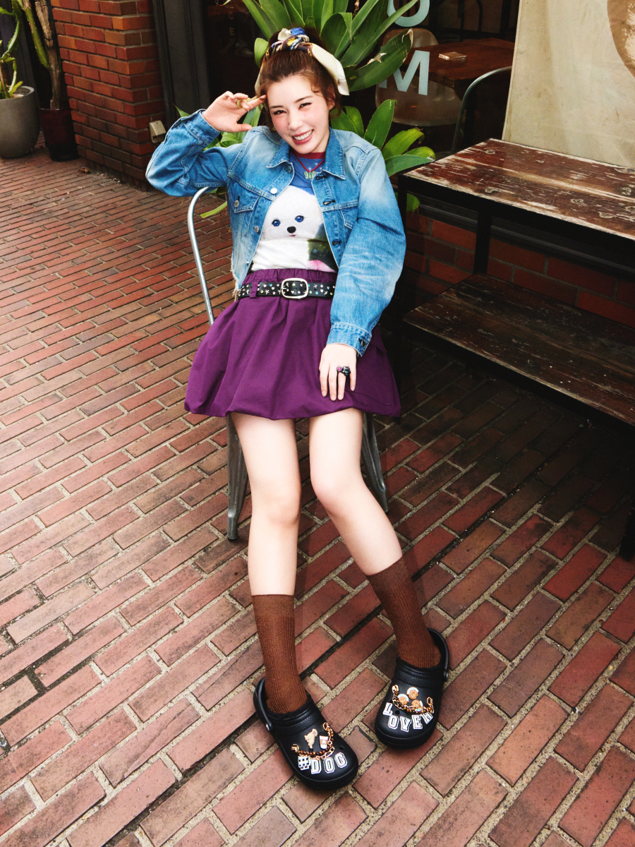 クロックス × 仲里依紗｜秋冬のとある日常を彩るスタイル｜Crocs公式